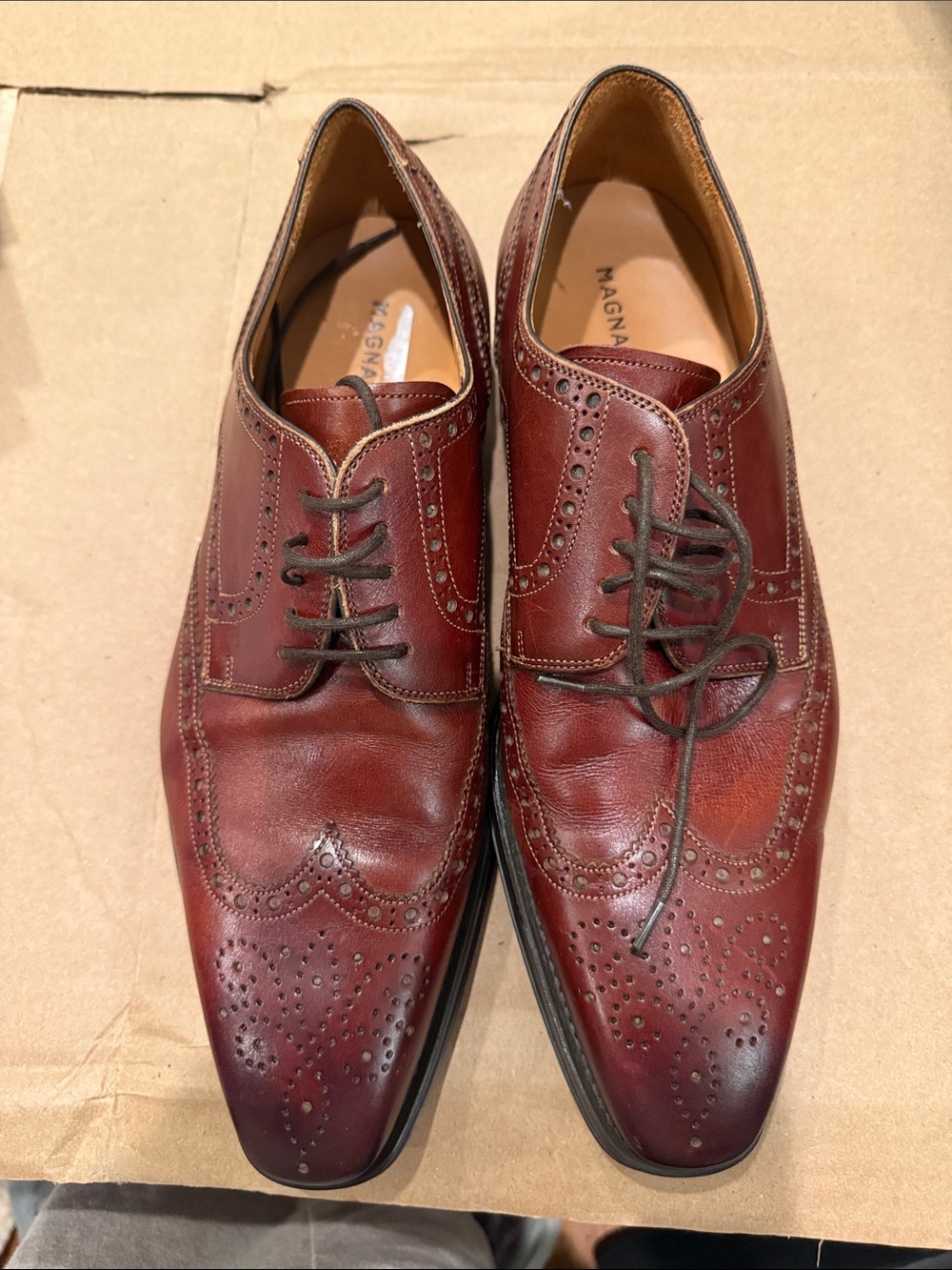 Magnanni Men's Burgundy Leather Brogue OxfordsShoes- Size 8.5M